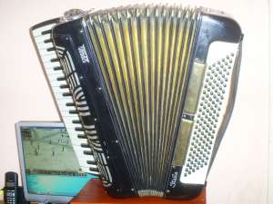vand acordeon soprani 120 basi 350 euro............ 0745 812 475
