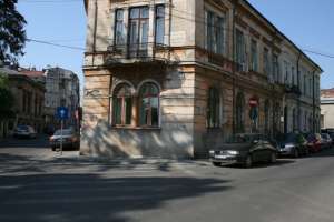 Inchiriez apartament 4 camere parter