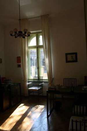 Inchiriez apartament 4 camere parter