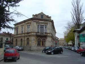 Inchiriez apartament 4 camere etaj