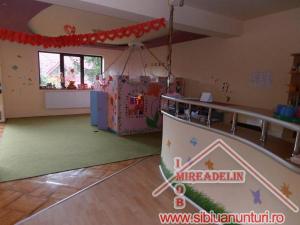 INCHIRIEZ VILA 7 CAMERE,   SINGUR IN CURTE,   ZONA VASILE MILEA