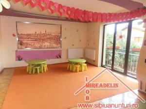 INCHIRIEZ VILA 7 CAMERE,   SINGUR IN CURTE,   ZONA VASILE MILEA
