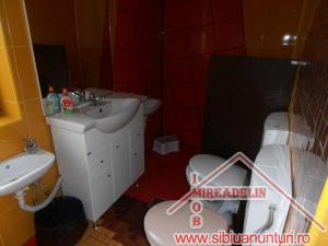 INCHIRIEZ VILA 7 CAMERE,   SINGUR IN CURTE,   ZONA VASILE MILEA