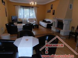 INCHIRIEZ VILA 7 CAMERE,   SINGUR IN CURTE,   ZONA VASILE MILEA