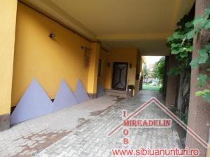 INCHIRIEZ VILA 7 CAMERE,   SINGUR IN CURTE,   ZONA VASILE MILEA
