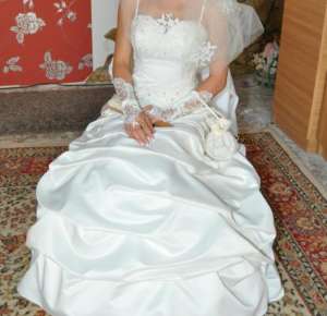 Vand rochie de mireasa crem