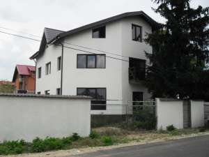 VILA FOARTE SPATIOASA - POT LOCUI LEJER DOUA FAMILII