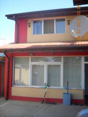 Inchiriez apartament in vila