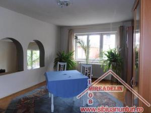INCHIRIEZ CASA 6 CAMERE,   SINGUR IN CURTE,   ZONA PIATA CLUJ