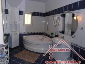INCHIRIEZ CASA 6 CAMERE,   SINGUR IN CURTE,   ZONA PIATA CLUJ