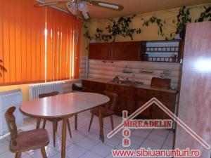 INCHIRIEZ CASA 6 CAMERE,   SINGUR IN CURTE,   ZONA PIATA CLUJ