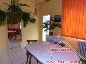 INCHIRIEZ CASA 6 CAMERE,   SINGUR IN CURTE,   ZONA PIATA CLUJ