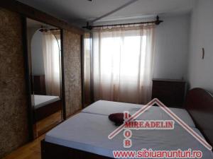 INCHIRIEZ CASA 6 CAMERE,   SINGUR IN CURTE,   ZONA PIATA CLUJ