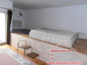 INCHIRIEZ CASA 6 CAMERE,   SINGUR IN CURTE,   ZONA PIATA CLUJ