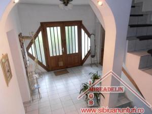 INCHIRIEZ CASA 6 CAMERE,   SINGUR IN CURTE,   ZONA PIATA CLUJ