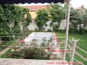 INCHIRIEZ CASA 6 CAMERE,   SINGUR IN CURTE,   ZONA PIATA CLUJ