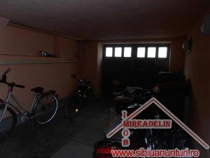 INCHIRIEZ CASA 6 CAMERE,   SINGUR IN CURTE,   ZONA PIATA CLUJ