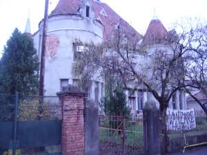castel, vila( nu este in patrimoniul statului)