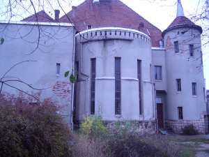 castel, vila( nu este in patrimoniul statului)