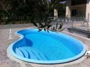 Piscine  din  fibra  si  membrana  cauciucata