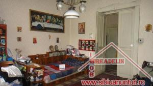 VAND APARTAMENT 5 CAMERE LA CASA,   170 mp,   Terezian