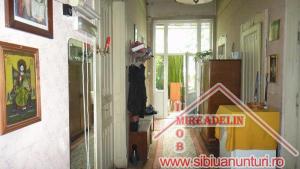 VAND APARTAMENT 5 CAMERE LA CASA,   170 mp,   Terezian