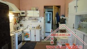 VAND APARTAMENT 5 CAMERE LA CASA,   170 mp,   Terezian