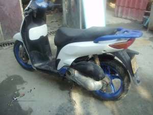 dezmembrez honda sh 150 cmc 2005