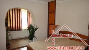 VAND APARTAMENT 3 CAMERE,   68 mp,   VALEA AURIE
