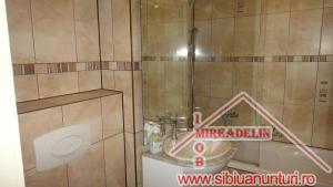 VAND APARTAMENT 3 CAMERE,   68 mp,   VALEA AURIE