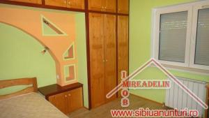 VAND APARTAMENT 3 CAMERE,   68 mp,   VALEA AURIE