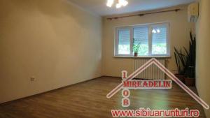 VAND APARTAMENT 3 CAMERE,   68 mp,   VALEA AURIE