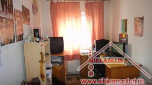 VINDEM APARTAMENT 3 CAMERE,   VALEA AURIE