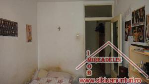 VINDEM APARTAMENT 3 CAMERE,   VALEA AURIE