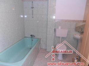 INCHIRIEZ CASA D+P,   6 CAMERE,   SINGUR IN CURTE,   ZONA TURNISOR