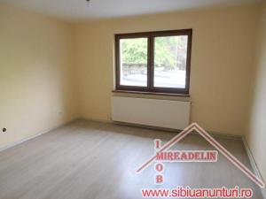 INCHIRIEZ CASA D+P,   6 CAMERE,   SINGUR IN CURTE,   ZONA TURNISOR