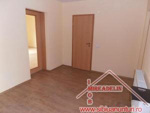 INCHIRIEZ CASA D+P,   6 CAMERE,   SINGUR IN CURTE,   ZONA TURNISOR