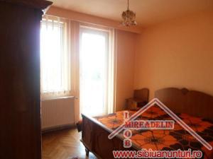 INCHIRIEZ APARTAMENT 3 CAMERE ,   ZONA GARII