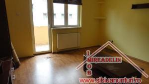INCHIRIEZ APARTAMENT 2 CAMERE,   ZONA LUPENI