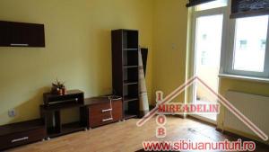 INCHIRIEZ APARTAMENT 2 CAMERE,   ZONA LUPENI