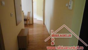 INCHIRIEZ APARTAMENT 2 CAMERE,   ZONA LUPENI