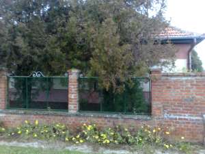 Vand casa la 22 km de Bors