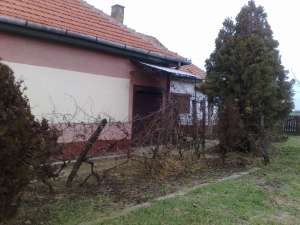 Vand casa la 22 km de Bors