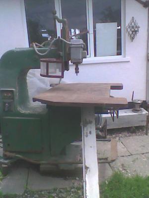masina de frezat cu ax superior (oberfreza)
