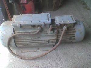 masina de frezat cu ax superior (oberfreza)