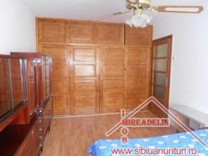 INCHIRIEM APARTAMENT 4 CAMERE,   CARTIER VALEA AURIE