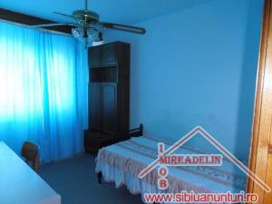 INCHIRIEM APARTAMENT 4 CAMERE,   CARTIER VALEA AURIE