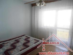 INCHIRIEM APARTAMENT 4 CAMERE,   CARTIER VALEA AURIE