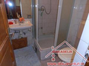 INCHIRIEM APARTAMENT 4 CAMERE,   CARTIER VALEA AURIE
