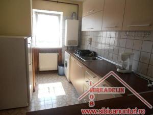 INCHIRIEM APARTAMENT 4 CAMERE,   CARTIER VALEA AURIE